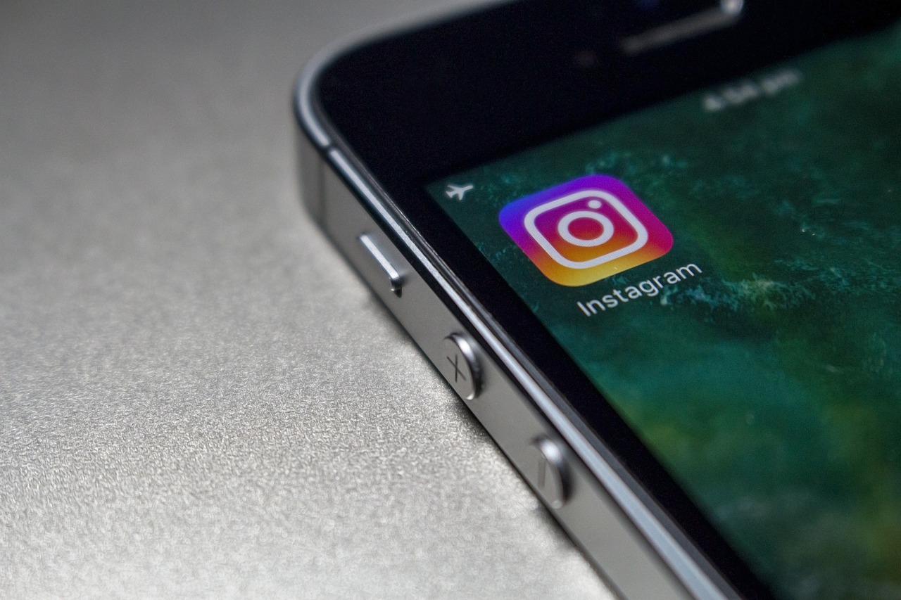 Instagram створює віртуального 