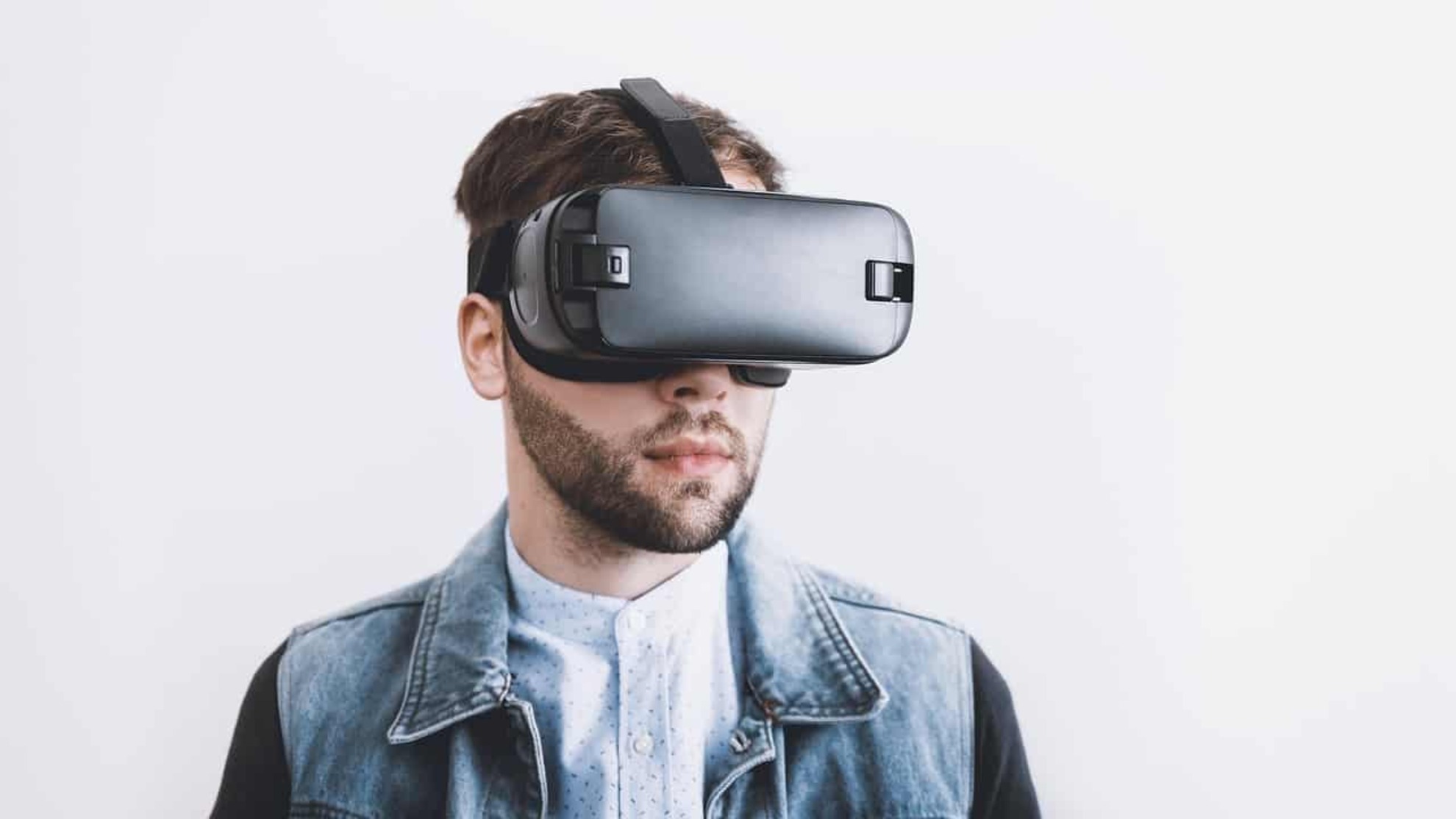 Samsung прискорює випуск VR-гарнітури Galaxy Glass