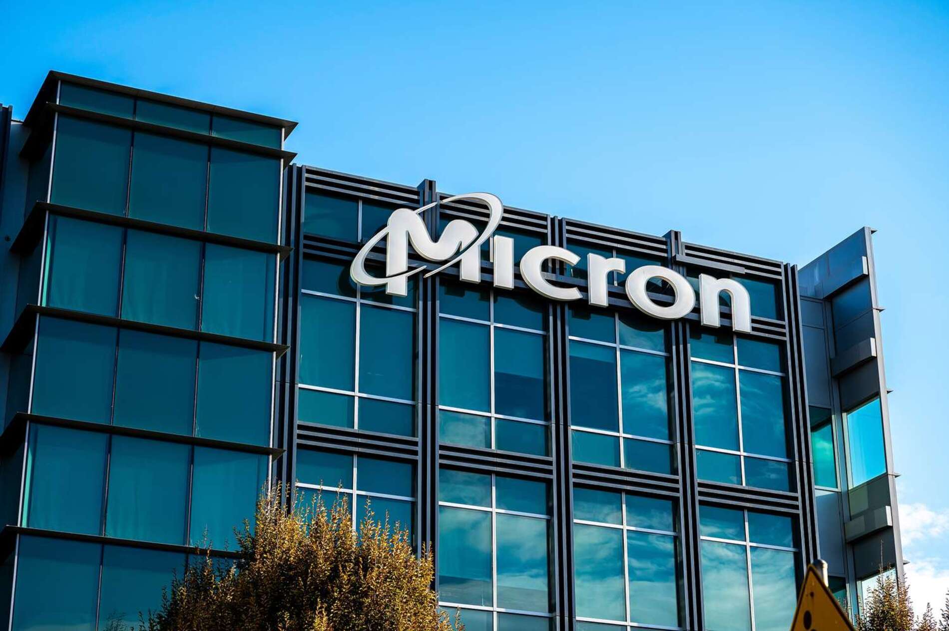 Micron на конференції IEDM 2023 представила 32-Гбітний кристал FeRAM