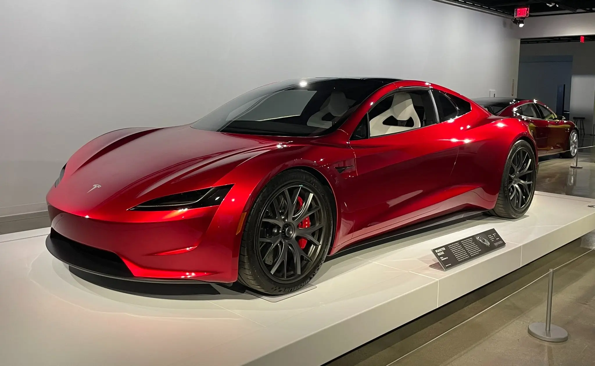 Tesla оголосила про прискорення випуску суперкара Roadster другого покоління