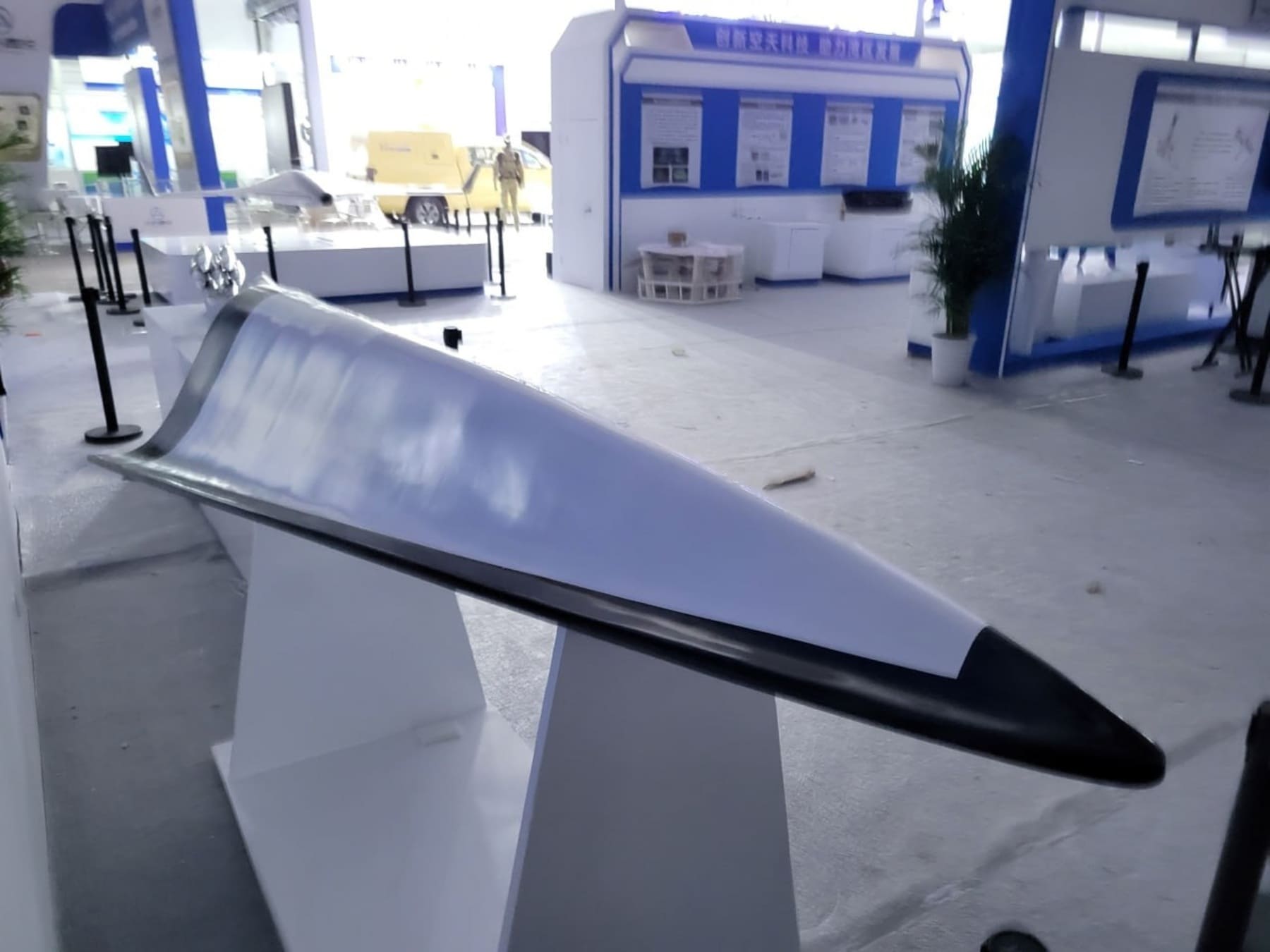 Китай презентував гіперзвуковий планер GDF-600 з можливістю запуску суббоєприпасів