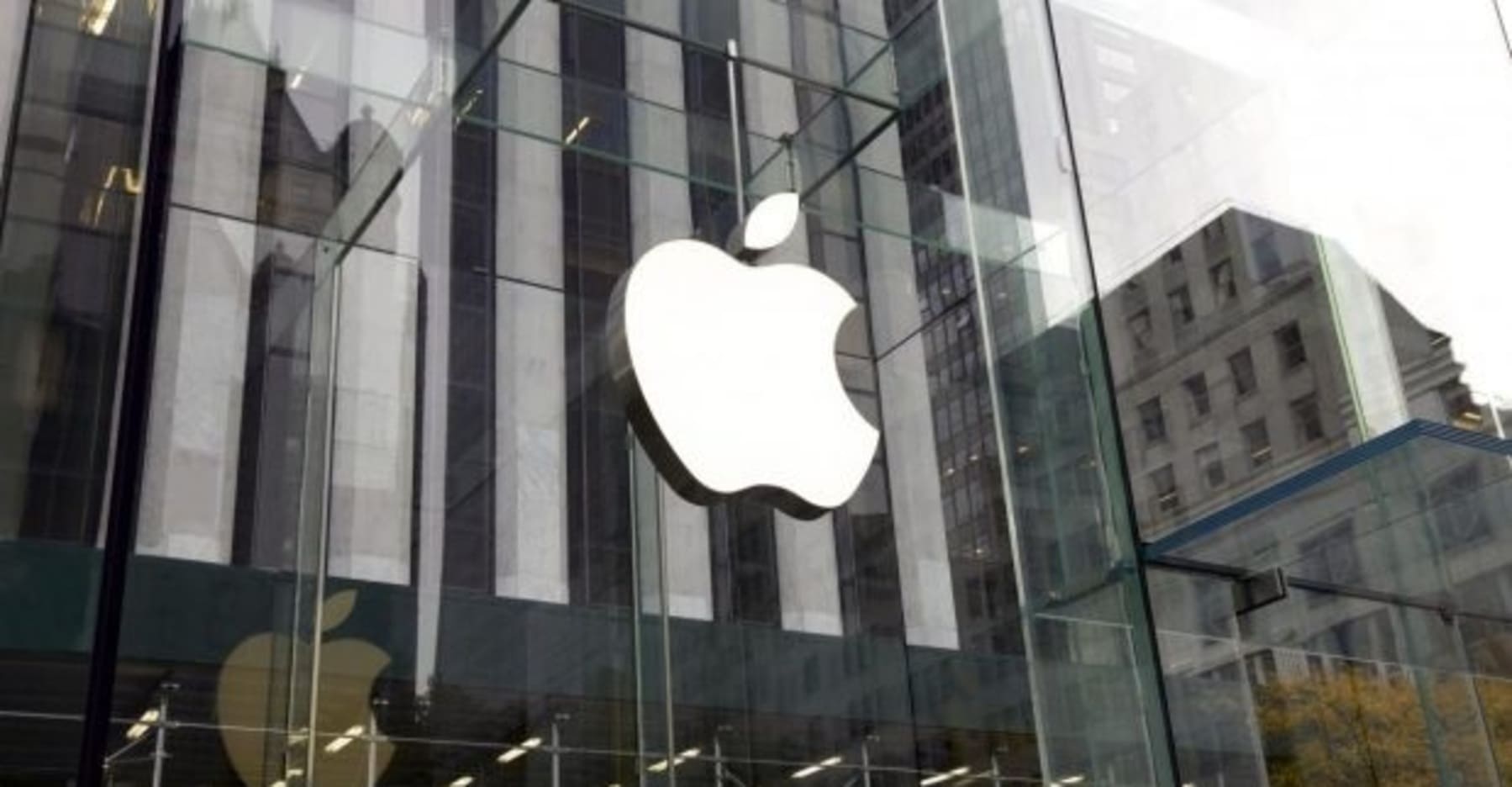 iPhone 18 без рамок: коли амбітний план Apple втілиться у життя