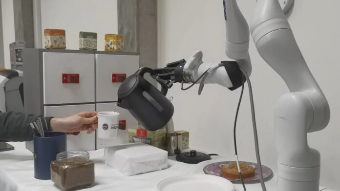 Дослідники з Единбурга розробили автономного робота-баристу