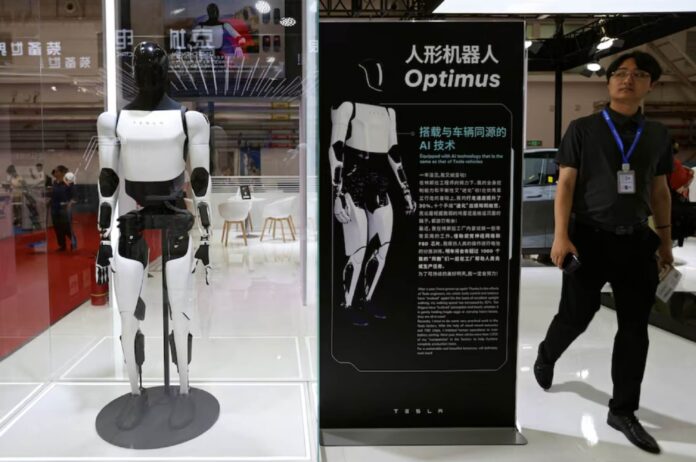 Виробництво Tesla Optimus сповільнилось через експортні обмеження Китаю