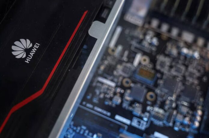 Huawei готує масовий вихід чіпа ШІ 910C