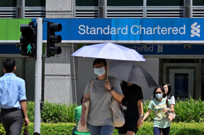 Standard Chartered відкрив спотову торгівлю біткойном і ефіром