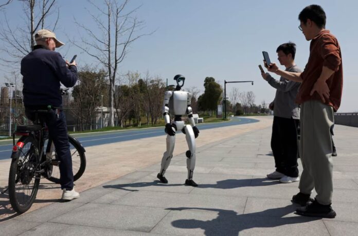 Unitree Robotics запускає нову людиноподібну модель R1
