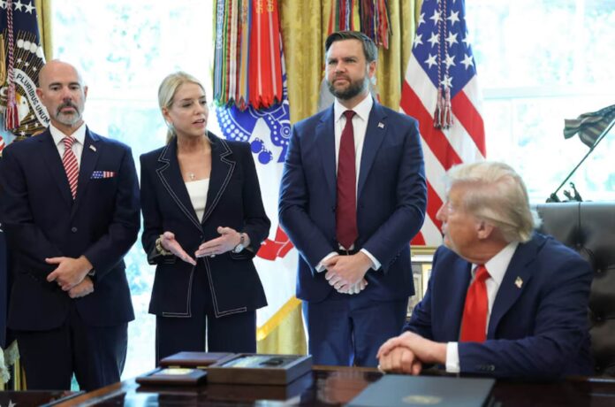 Посадовці ЄС можуть потрапити під санкції Трампа через Закон про цифрові послуги