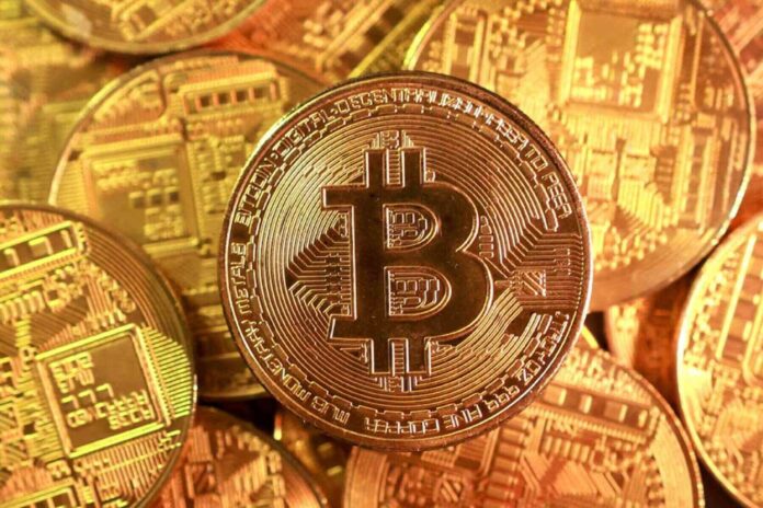 Bitcoin опустився нижче 90 тисяч доларів