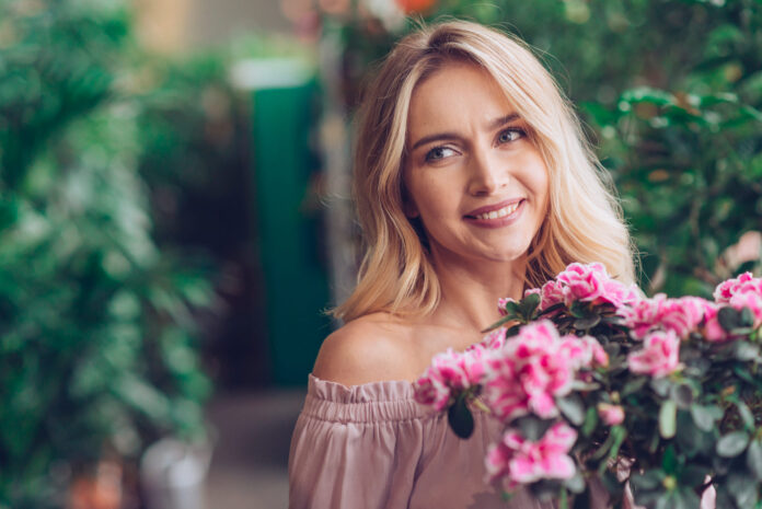 Інвестиції в інтелект: в Україні стартує програма Women Led Science для жінок-дослідниць